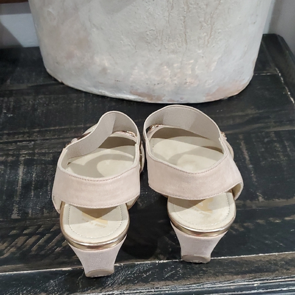 Anne Klein Beige Wedge Sandals AK Sport Athleisure Comfort Playcay Resort Casual - Picture 8 of 12